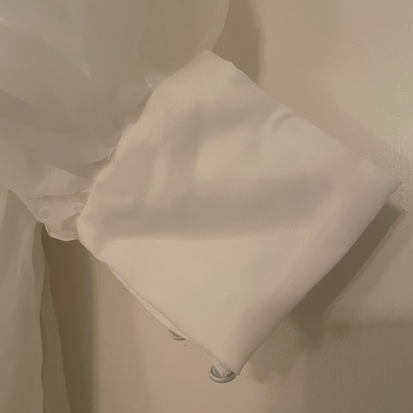 Hebeos Organza Ruched Bodice Puff Sleeve Ballgown Wedding Dress in Size 2 - Picture 6 of 9